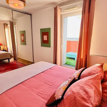 Apartment Chic With Panoramic View