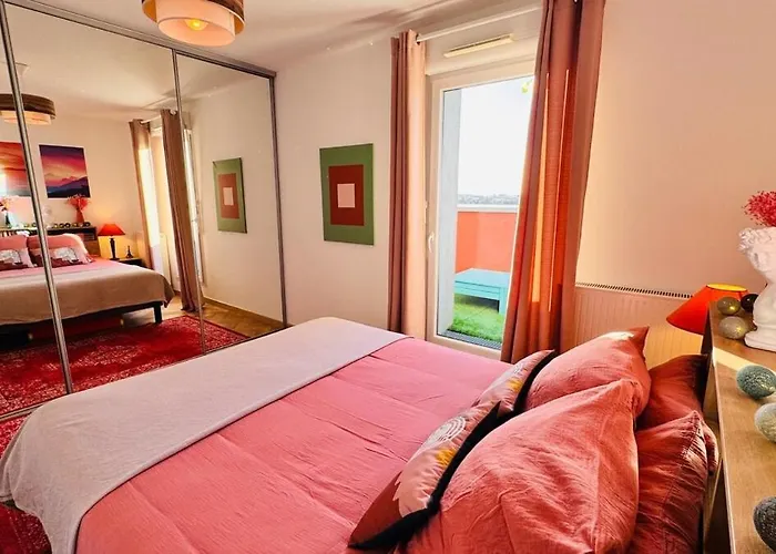 Apartment Chic With Panoramic View