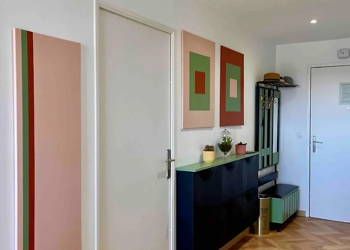 Apartment Chic With Panoramic View