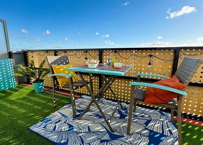 Apartment Chic With Panoramic View *